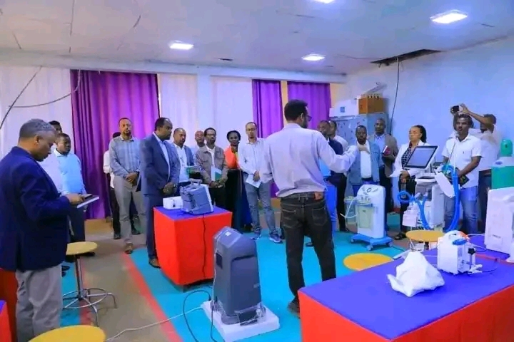 በኢፌድሪ ሥራና ክህሎት ሚኒስቴር የቴክኒክና ሙያ ስልጠና ዘርፍ ሚኒስትር ደኤታ ዶ/ር ተሻለ በሬቻ የተመራ ልዑካን ቡድን በአርባ ምንጭ ፖሊ ቴክኒክና ሳታላይት ኢንስቲትዩት ጉብኝት አደረገ::